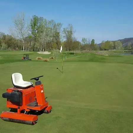 Golf Valcurone リゾート Momperone