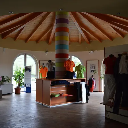 Golf Valcurone リゾート Momperone