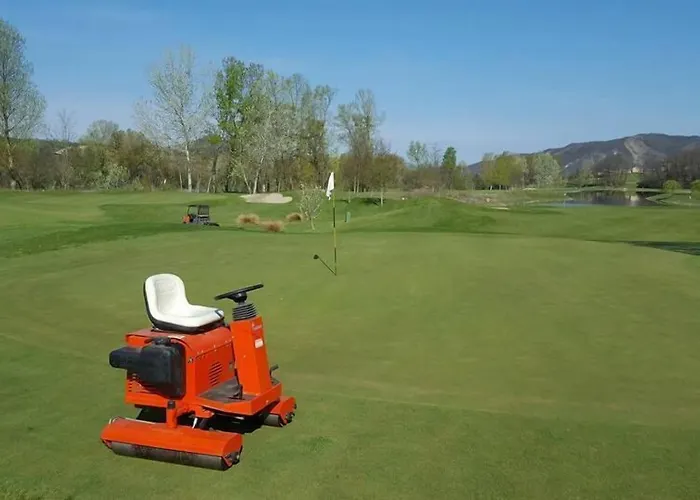 Golf Valcurone リゾート Momperone