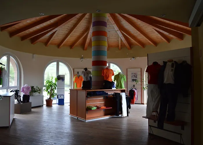 Golf Valcurone リゾート Momperone